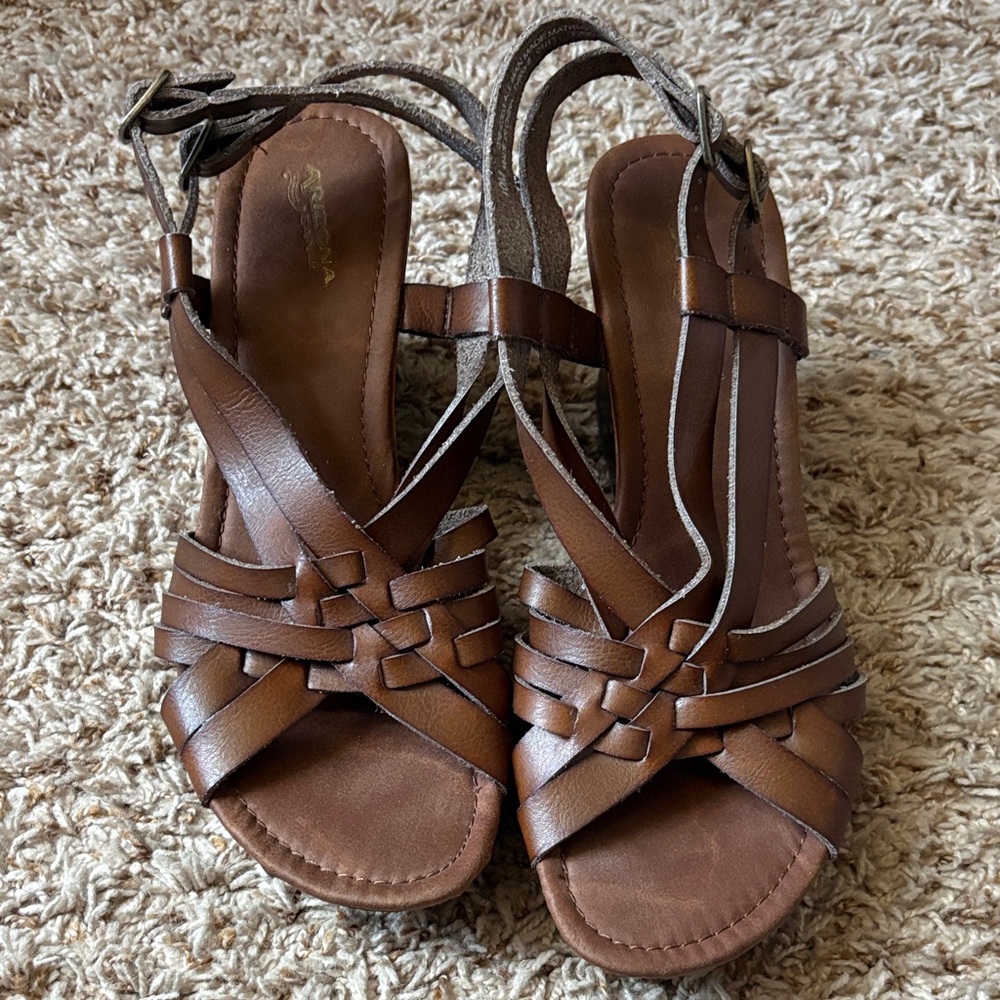 Arizona Jean Company Brown Strappy Sandals
